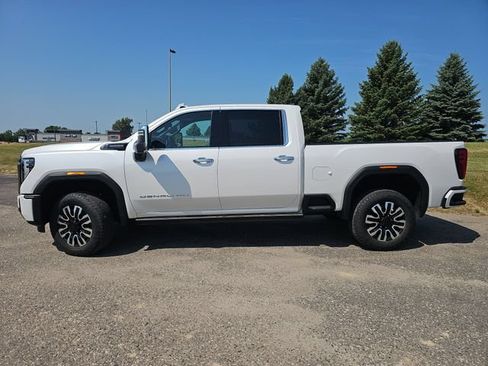 Used 2024 GMC Sierra 3500 Denali Ultimate AWD/4WD image 2