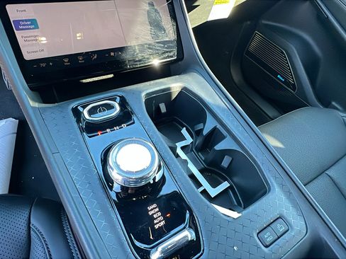 Used 2024 Jeep Wagoneer Launch Edition image 31