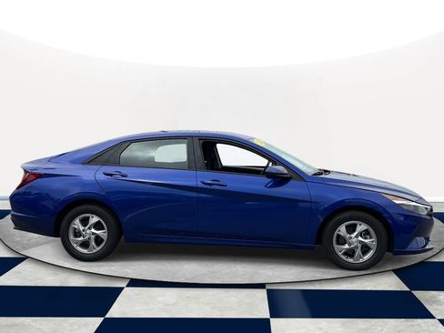 Certified 2023 Hyundai Elantra SE FWD image 5