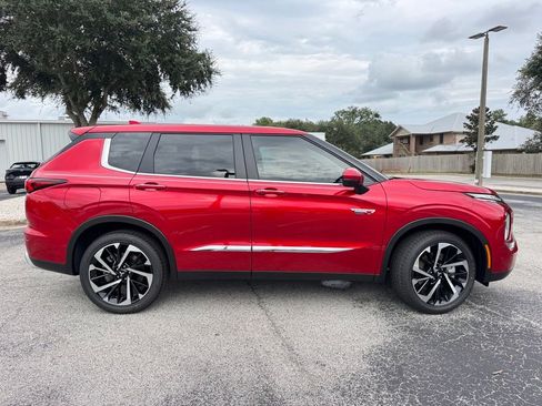 New 2025 Mitsubishi Outlander SE image 9