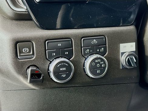 Used 2024 GMC Sierra 2500 SLE w/ SLE Value Package; AWD/4WD image 10
