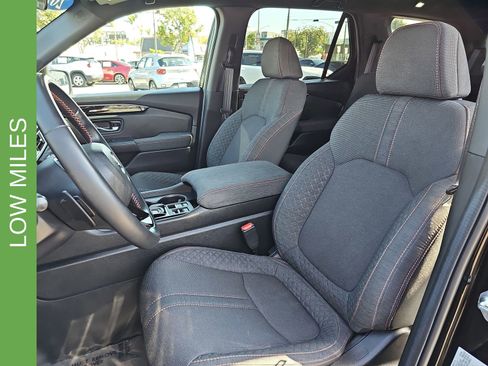 Used 2025 Honda Pilot Sport image 16