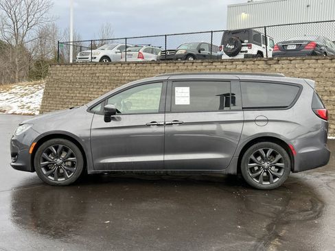 Used 2020 Chrysler Pacifica Touring-L Plus image 40