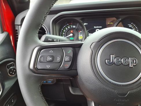 Certified 2025 Jeep Wrangler Unlimited Rubicon 4xe w/ Convenience Group AWD/4WD image 17