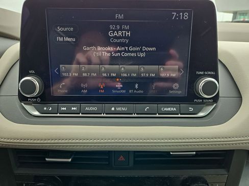 Used 2023 Nissan Rogue SV w/ SV Premium B Package image 13