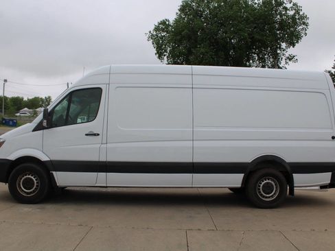 Used 2015 Mercedes-Benz Sprinter 2500 image 5