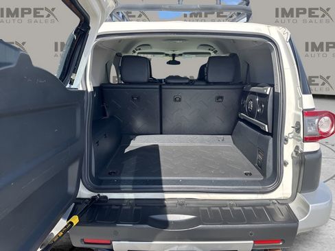 Used 2012 Toyota FJ Cruiser Base w/ Upgrade Pkg image 24