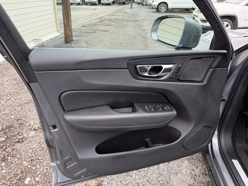 Used 2020 Volvo XC60 T5 Momentum image 15