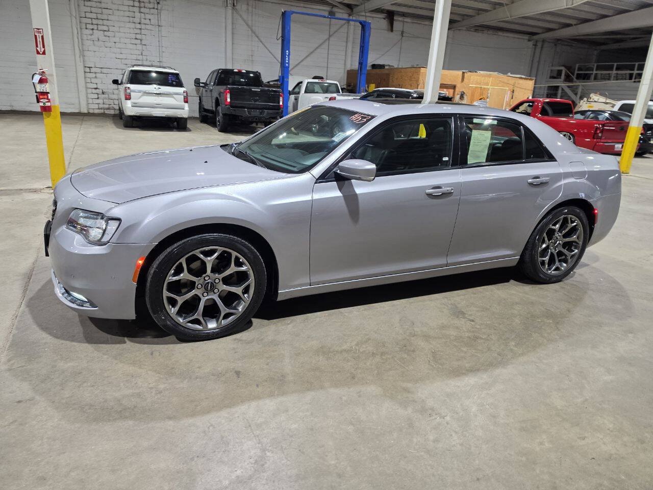 Used 2018 Chrysler 300 S w/ Safetytec Plus Group RWD image 1