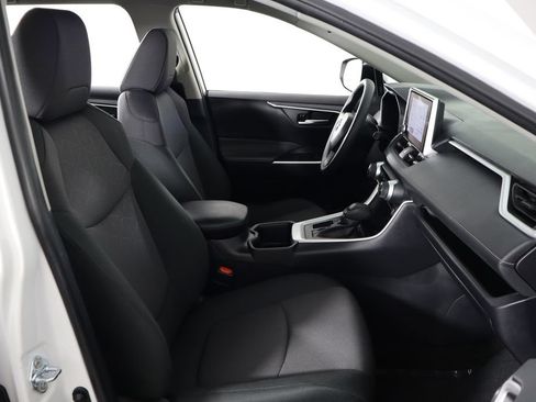 Used 2025 Toyota RAV4 XLE FWD image 18