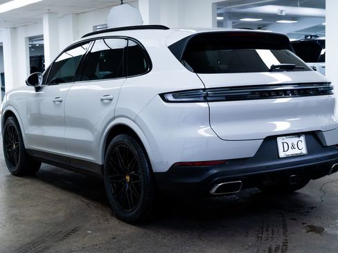 Used 2024 Porsche Cayenne image 4