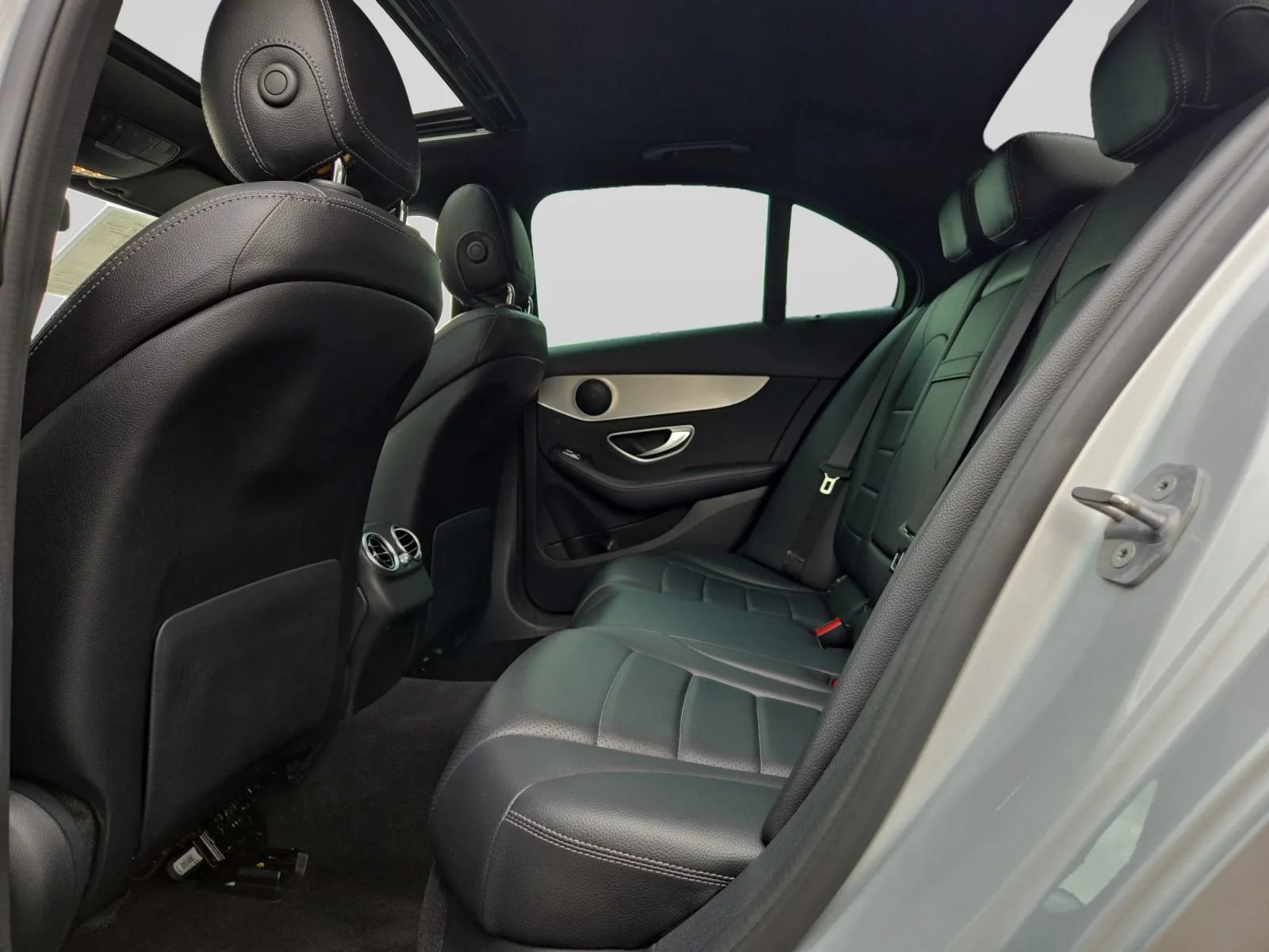 Used 2019 Mercedes-Benz C 300 Sedan image 25