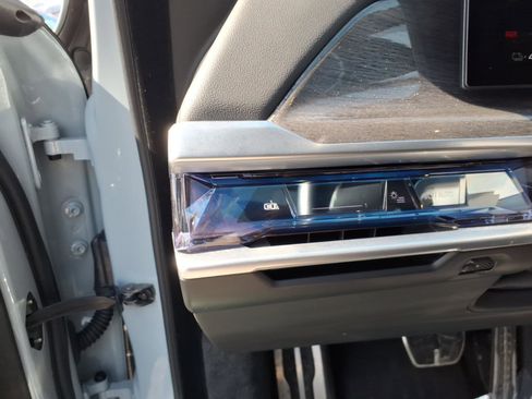 Used 2024 BMW i7 M70 w/ Executive Package AWD/4WD image 30
