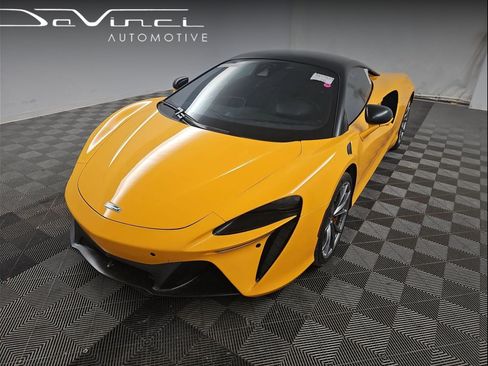 Used 2023 McLaren Artura RWD image 1