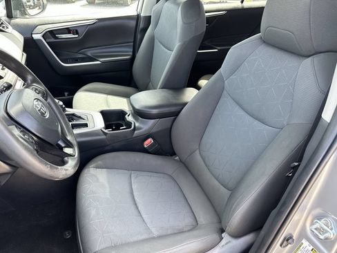 Used 2024 Toyota RAV4 XLE w/ Convenience Package FWD image 18