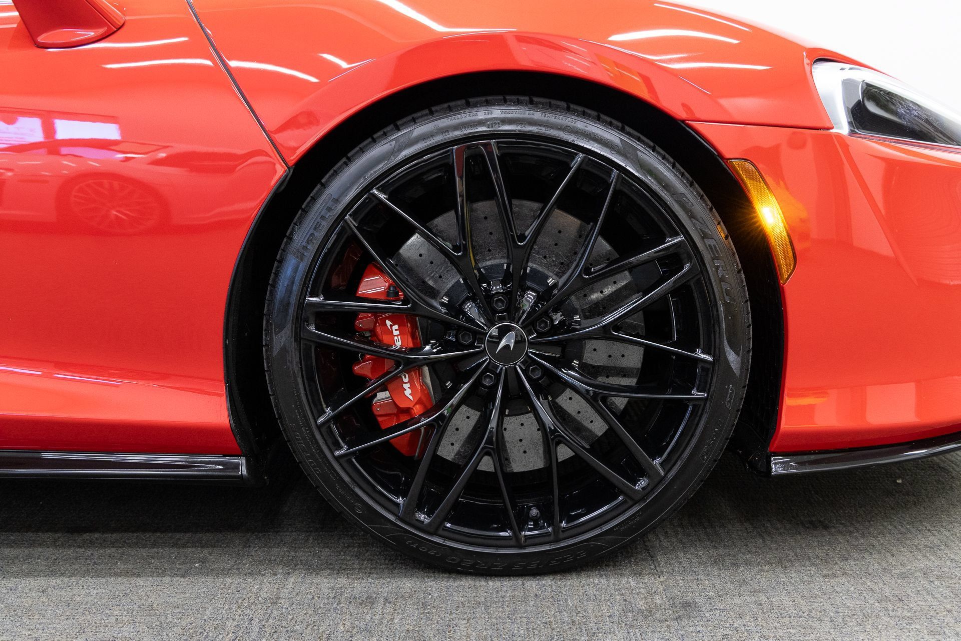 Used 2021 McLaren GT RWD image 25