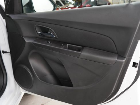 Used 2016 Chevrolet Cruze LT FWD image 9
