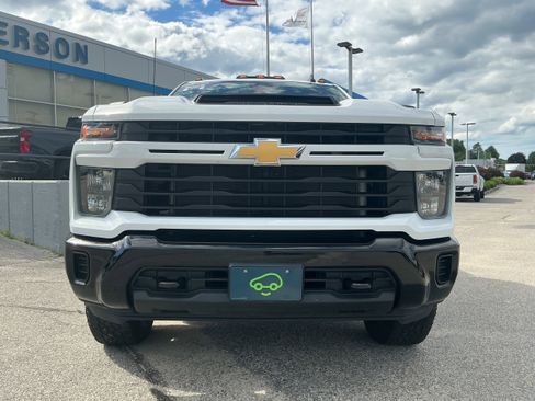 Used 2025 Chevrolet Silverado 2500 Custom w/ Custom Convenience Package AWD/4WD image 3