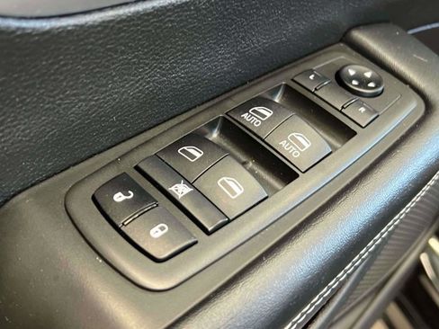 Certified 2021 Chrysler Pacifica Touring-L w/ S Appearance Package FWD image 16