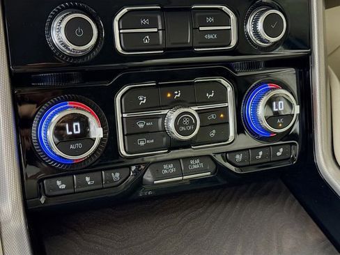 Used 2024 GMC Yukon Denali w/ Advanced Technology Package image 16