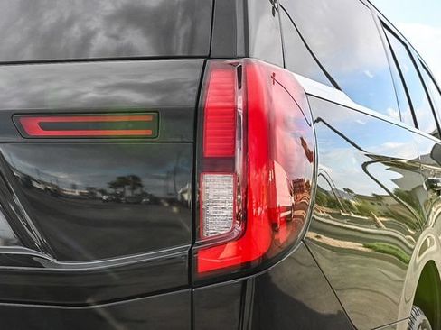 Certified 2025 Ford Expedition Platinum w/ Driver's Package AWD/4WD image 10