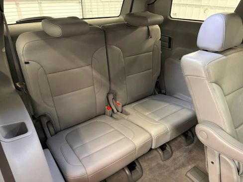 Used 2022 GMC Acadia SLT w/ Preferred Package FWD image 32