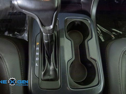 Used 2017 Chevrolet Colorado Z71 AWD/4WD image 23
