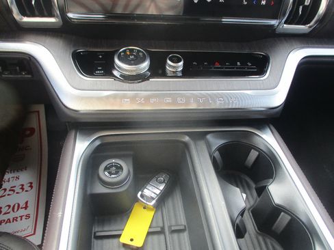 New 2026 Ford Expedition Platinum image 36