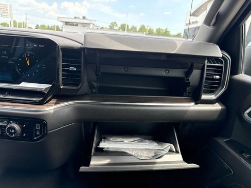 Used 2022 Chevrolet Silverado 1500 LT AWD/4WD image 19