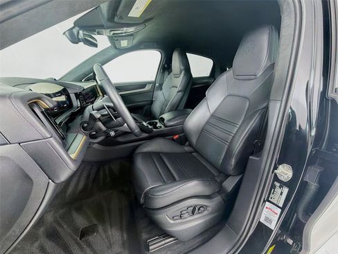 Used 2024 Porsche Cayenne Turbo GT AWD/4WD image 5
