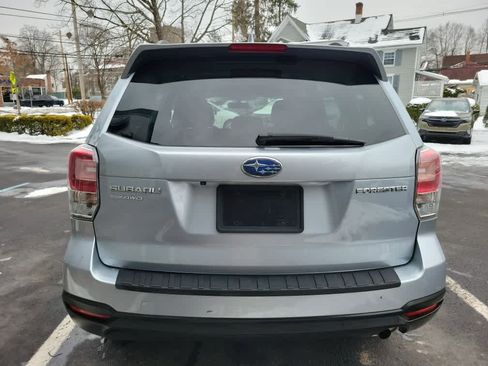 Used 2018 Subaru Forester 2.5i Premium w/ All-Weather Package image 4