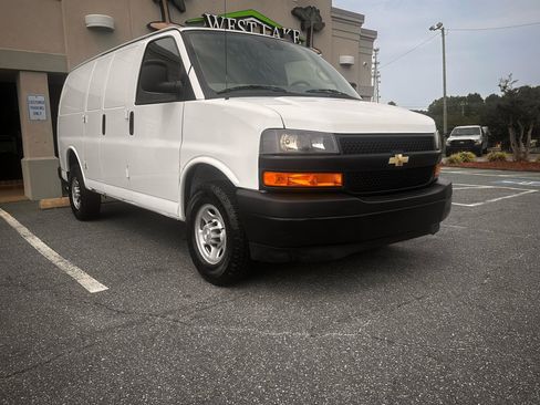 Used 2019 Chevrolet Express 2500 RWD image 14