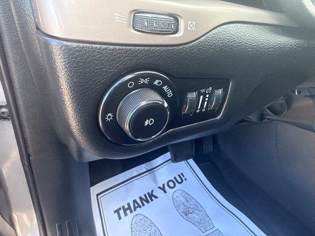 Used 2017 Jeep Cherokee Limited FWD image 18