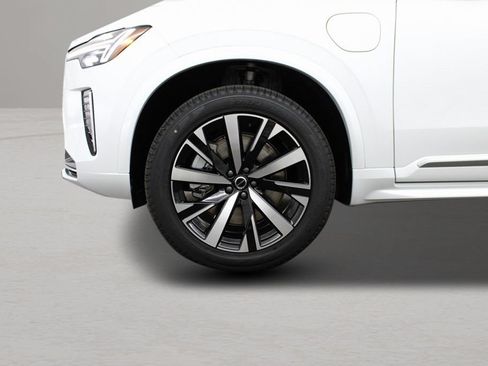 New 2025 Volvo XC90 T8 Core w/ Protection Package AWD/4WD image 13