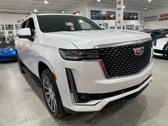 Used 2024 Cadillac Escalade ESV Premium Luxury w/ LPO, Floor Liner Package AWD/4WD image 4