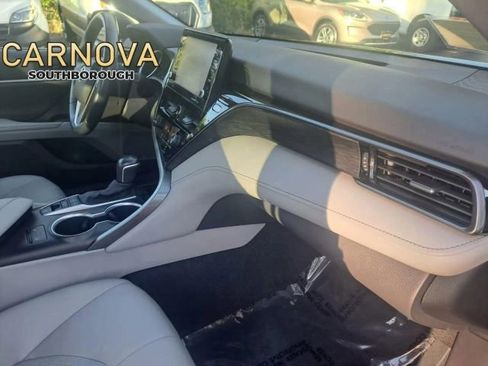 Used 2021 Toyota Camry XLE image 17