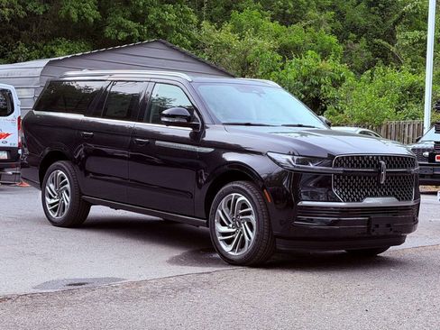 New 2025 Lincoln Navigator L Reserve AWD/4WD image 1