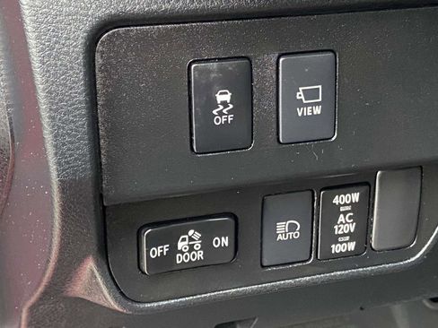 Used 2021 Toyota Tacoma Limited image 10