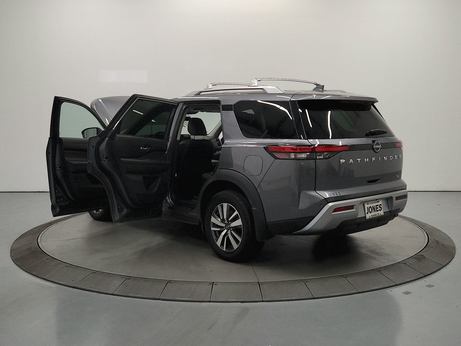 Used 2024 Nissan Pathfinder SL FWD image 14