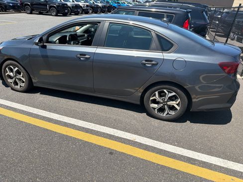 Used 2021 Kia Forte LXS FWD image 5