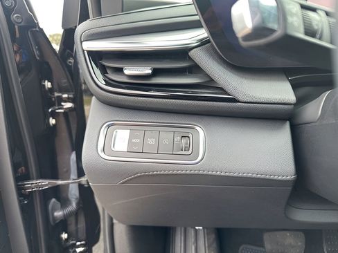 Used 2025 Buick Enclave Preferred FWD image 30