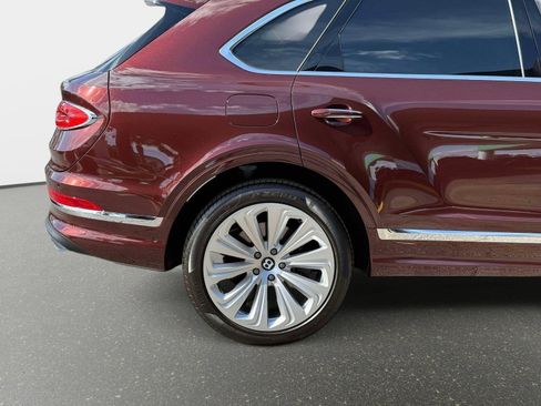 Used 2022 Bentley Bentayga image 18