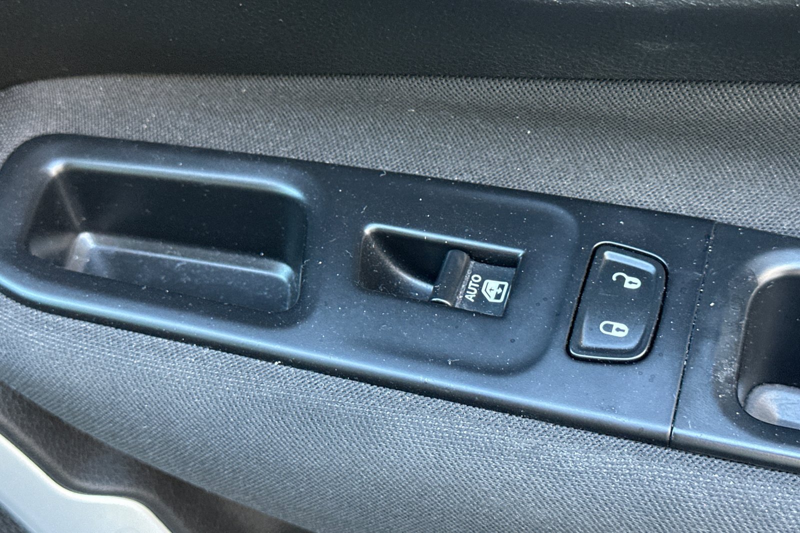 Used 2018 Jeep Renegade Latitude FWD image 21