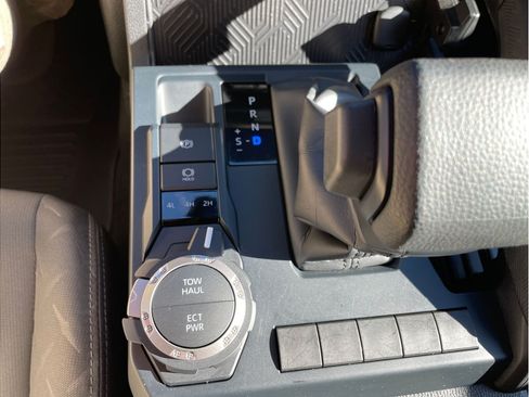 Certified 2025 Toyota Tacoma SR5 AWD/4WD image 19