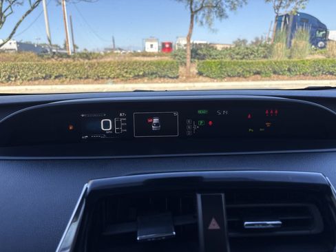 Used 2018 Toyota Prius Two w/ Prius Two Safety Plus Package FWD image 22