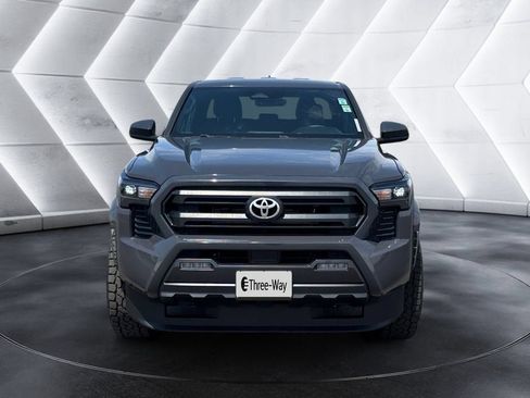 Used 2025 Toyota Tacoma SR5 AWD/4WD image 8