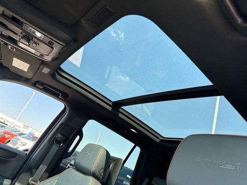 Used 2025 GMC Yukon AT4 w/ AT4 Premium Plus Package AWD/4WD image 22
