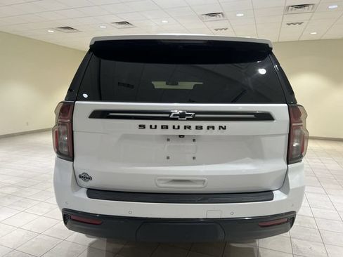 Certified 2024 Chevrolet Suburban Z71 w/ Luxury Package AWD/4WD image 4