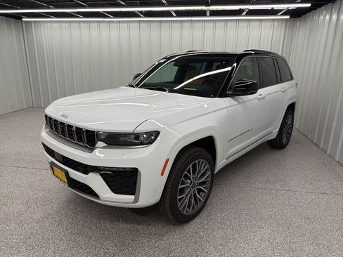 New 2026 Jeep Grand Cherokee Summit AWD/4WD image 3