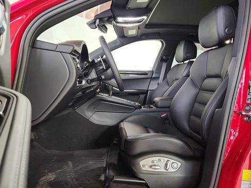 New 2026 Porsche Macan S image 5
